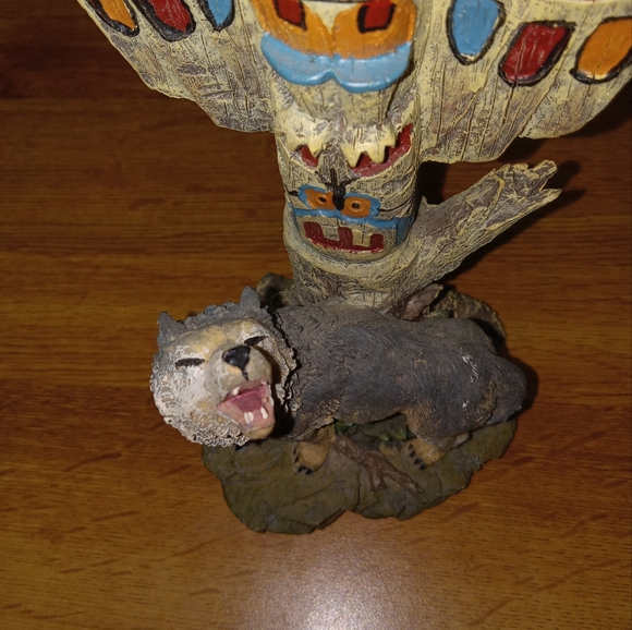 Vintage Wolf and Totem Pole Figurine 9in - Picture 3 of 15